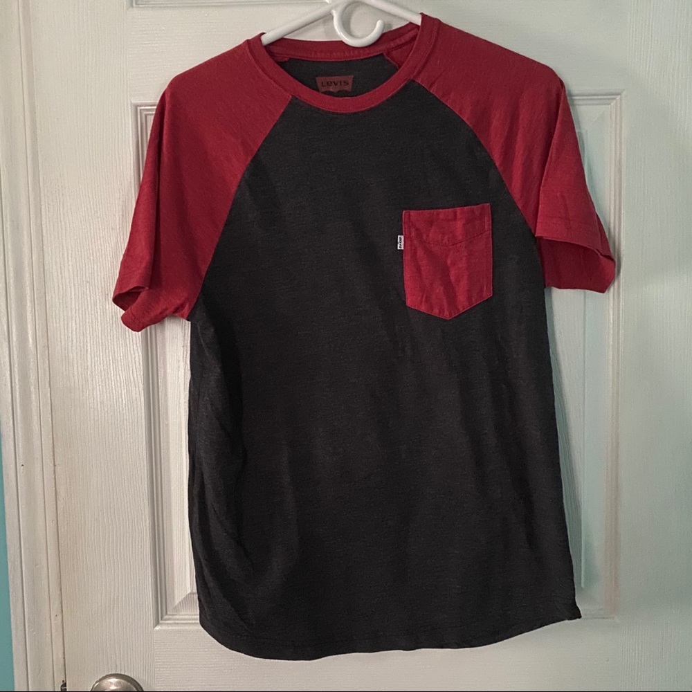 EUC raglan short sleeve t shirt with pocket